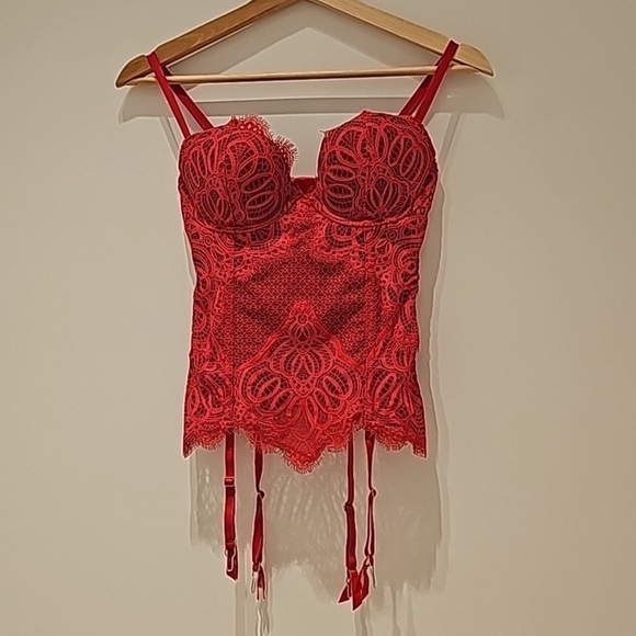 Victoria’s Secret Red Corset Lace Bustier Top 34C - Picture 2 of 8
